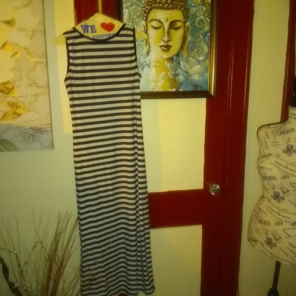 Dress - Picture 2 of 2